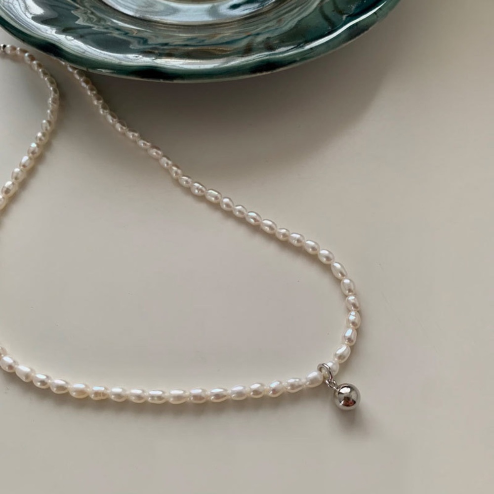Baroque pearl necklace Silver pendant